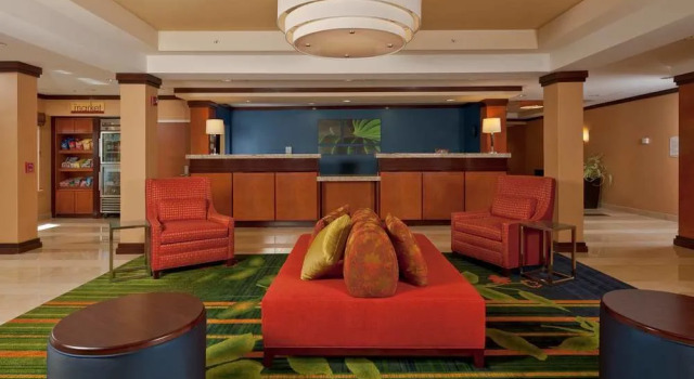 Fairfield Inn & Suites Brunswick Freeport, Varaa Hotelli Hotellit New England uima-altaalla, Uima-allas
