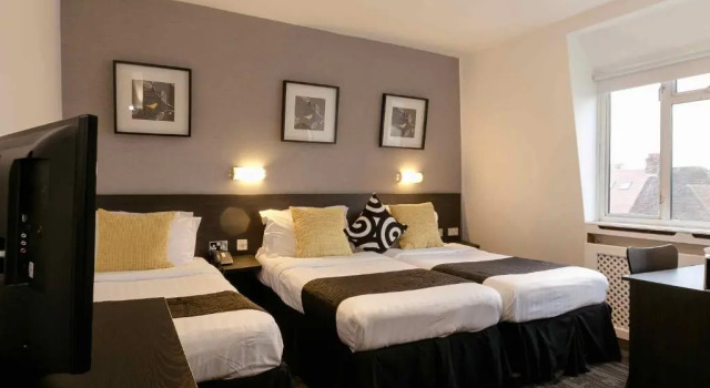 Трёхместный номер Standard Croft Court Hotel