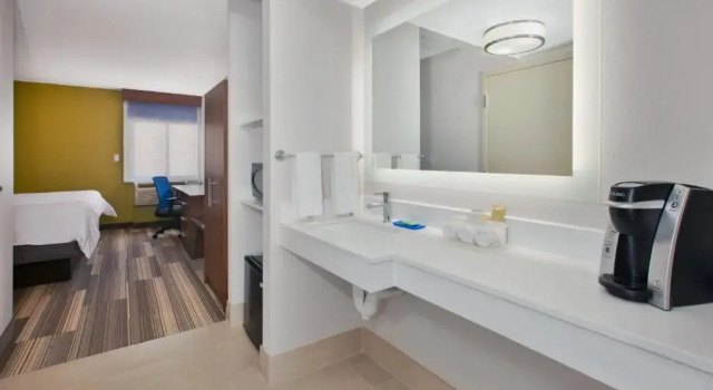 Двухместный номер Standard Holiday Inn Express Fairfax-Arlington Boulevard by IHG