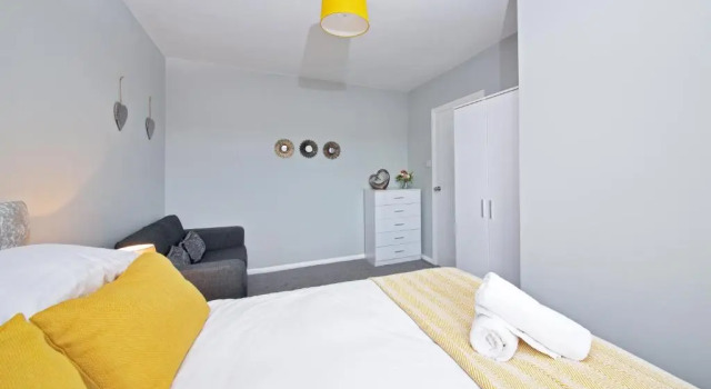 Gorgeous Manchester Home with Garden & Parking, Забронировать Отель Отели Англии 4 звезды, 4*