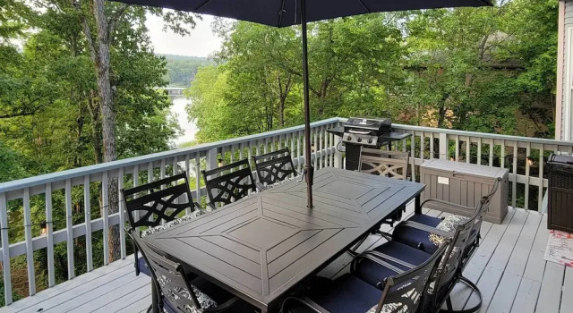 Коттедж с 3 комнатами с балконом Kayaks & Boat Dock: Lakeside Hot Springs Retreat
