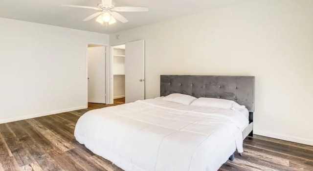 1 Mi to The Galleria: Houston Townhome w/ Patio!