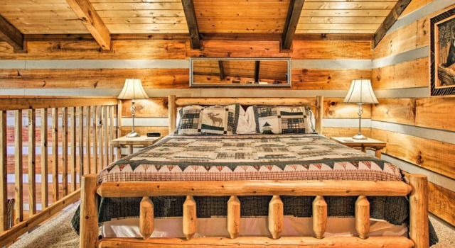 Secluded Forest Cabin, 4 Mi to Downtown Gatlinburg