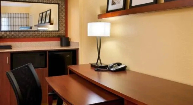 Двухместный люкс с видом на океан Courtyard by Marriott San Diego Sorrento Valley