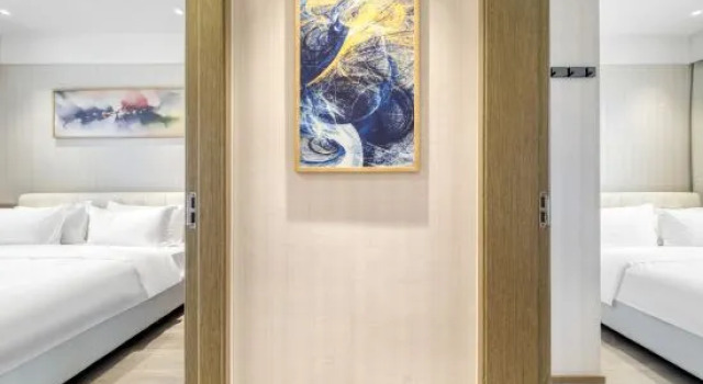 Люкс Deluxe с 2 комнатами с балконом Shanghai Yusen Hotel (Shanghai Pudong Fudan Cancer Hospital Kangxin Highway Subway Station Branch)