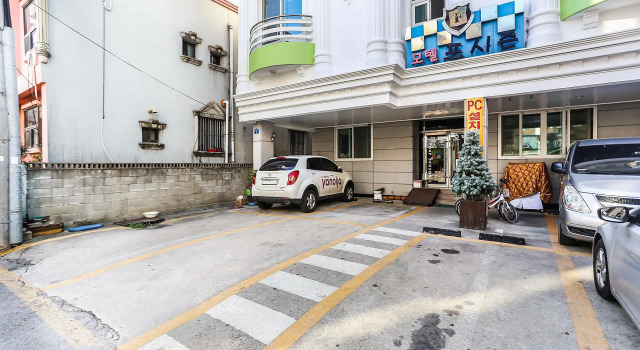 Gangneung Four Seasons, Boek Hotel Hotels in Gangwon-Do met parkeren, Parkeren