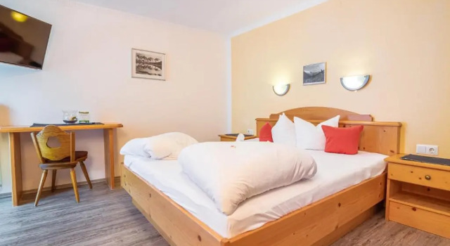 Апартаменты Superior Alpenpension Elferblick- Zimmer- Appartements- Wellness