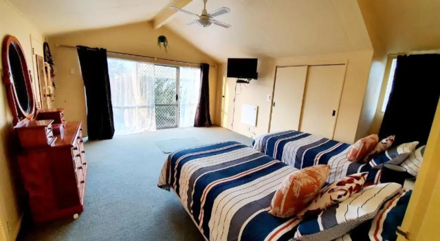 Ahuriri Escape - Home Away Home, Entire Bungalow, Забронировать Отель Отели Нейпир с бассейном, Бассейн
