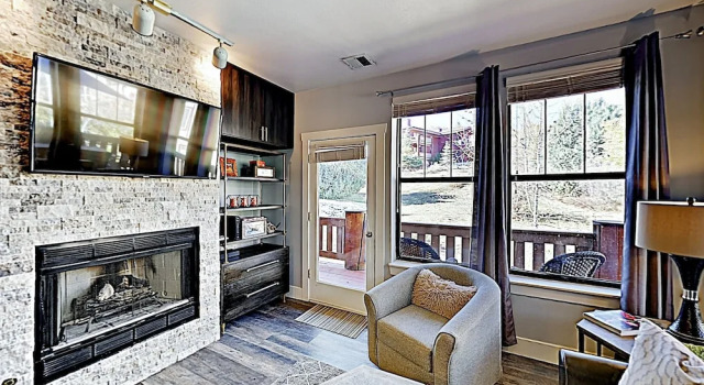 Contemporary Alpine Getaway W/ Wraparound Deck 1 Bedroom Condo, Varaa Huoneisto Summit Park 