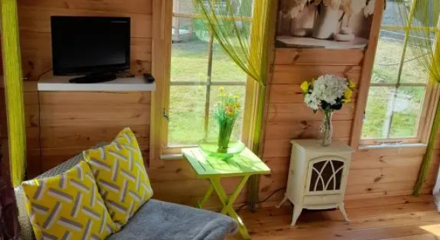 Log cabin retreat and luxury bell tent, Забронировать Отель Роулендс-Касл Западный Суссекс