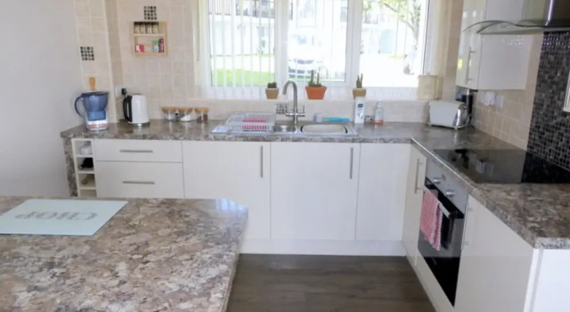 Коттедж с балконом Sleeps6- Countryside Privacy- 30MinToBeach