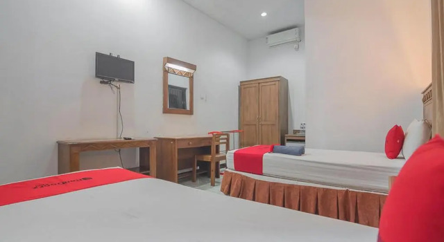 Standard Doppel Zimmer RedDoorz Plus near RSUD Majalengka
