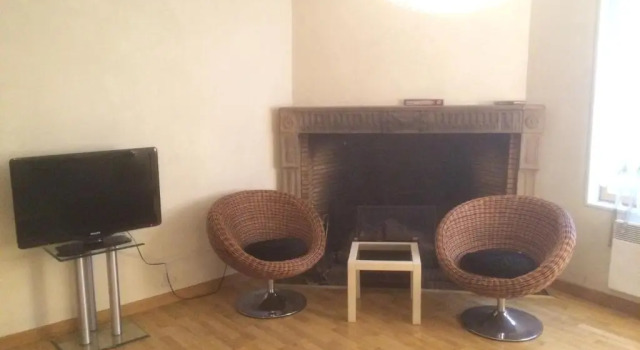 Апартаменты LAppartement de la Maison du Théatre Saint Bonnet