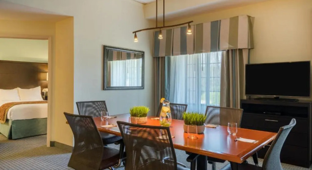 Четырёхместный люкс c 1 комнатой Staybridge Suites Wilmington - Brandywine Valley by IHG
