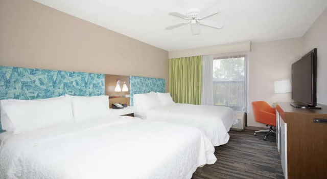 Двухместный люкс Hampton Inn & Suites Kansas City-Merriam