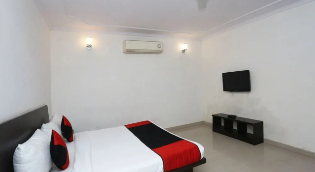 OYO 6253 Hotel Garden View Resort, Забронировать Курортный отель Курортные отели Таджгандж, Курортный отель
