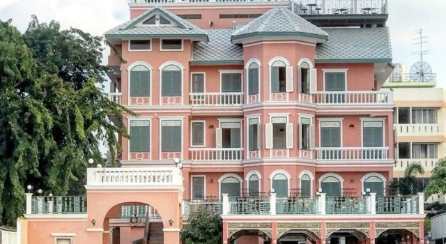 Hiranyakul House Riverside