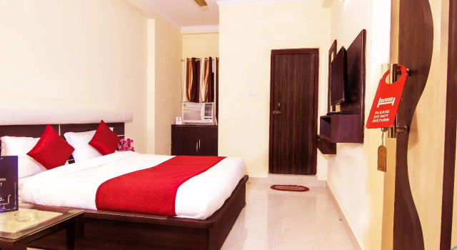 OYO 4998 Sara Residency