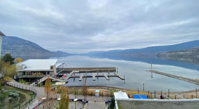 Четырёхместный номер Standard с видом на озеро Penticton Lakeside Resort