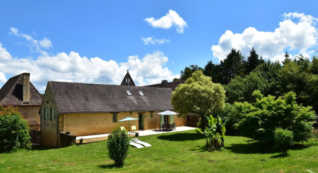 Modern Holiday Home in Aquitaine with Swimming Pool