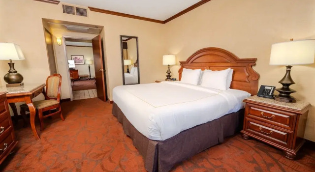 Номер Deluxe c 1 комнатой Chateau on the Lake Resort Spa and Convention Center