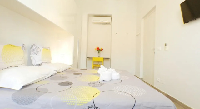 Black and White Movie Apartment, Забронировать Апартаменты/квартира Сан-Лоренцо Рим, рядом с Вокзал Термини