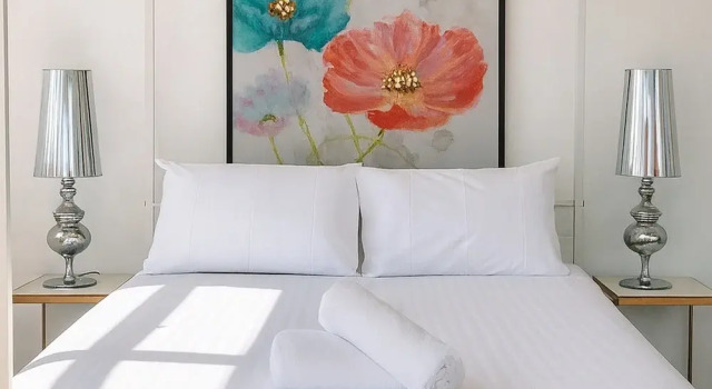 Light Filled 3-bed Coastal Home at Brighton Beach