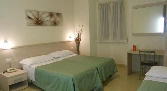 Трёхместный номер Standard Hotel Concorde