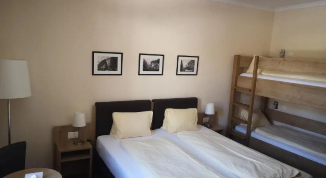 Четырёхместный номер Economy Hotel Staubbach