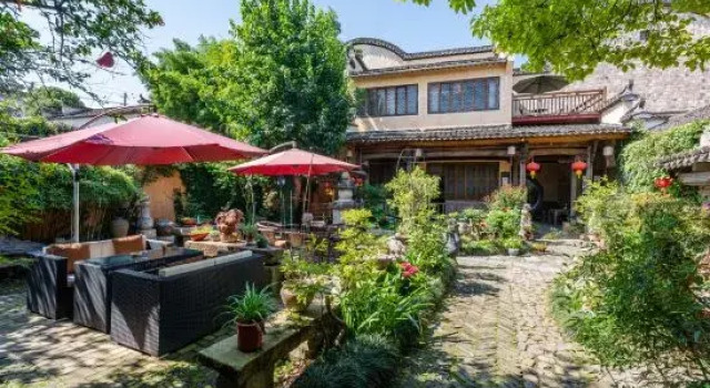 Yupingge·Long history Viewing Huizhou Design Homestay (Hongcun Pingshan Scenic Area), Prenota Boutique Hotel a Anhui con parcheggio, Parcheggio