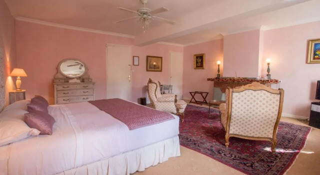 Семейный номер Standard с видом на горы Hôtellerie du Château de Floure & Spa