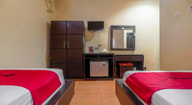 RedDoorz near Pantai Tanjung Pendam, Rezerwuj Hotel Belitung Belitung Island
