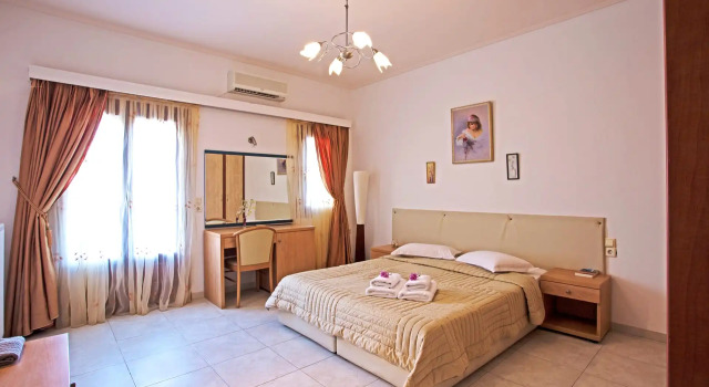 Вилла с 3 комнатами Birds Villa Apartments with Heated Pool - Including Car and Breakfast