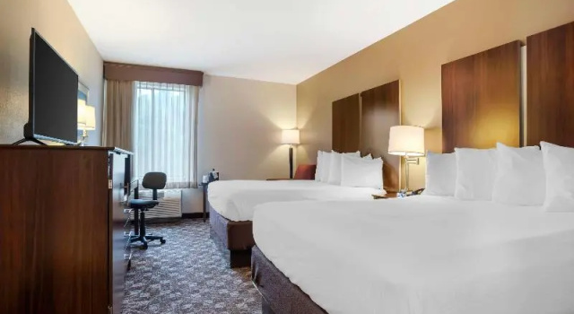 Четырёхместный номер Standard Best Western Plus Oak Mountain Inn
