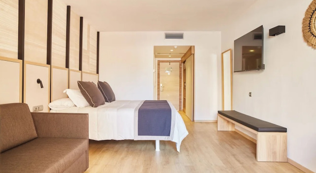 Номер Standard с балконом Invisa Hotel Club Cala Blanca