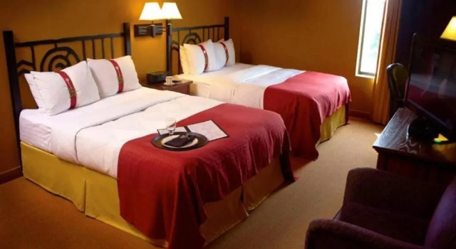 Четырёхместный номер Standard Holiday Inn Hotel Pewaukee-Milwaukee West by IHG