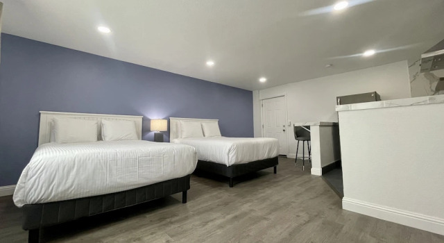 Четырёхместный люкс Premium Budget Inn