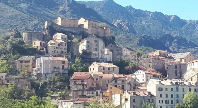 charmant studio dans résidence neuve et calme, Varaa Hotelli Corte 
