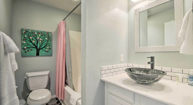 Апартаменты Picturesque Condo w/ Patio, 4 Mi to Beach!