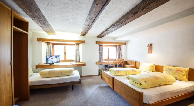 Трёхместный номер Standard Hotel Piz Tambo