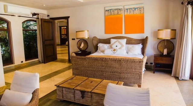 Вилла Luxurious Beachfront Mansion with a Stunning Infinity Pool in Playa Flamingo