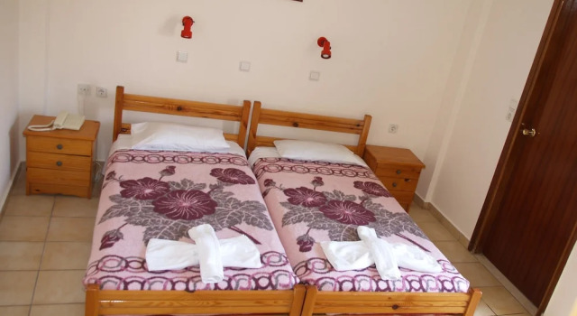 Двухместный номер Standard с балконом Frini Hotel