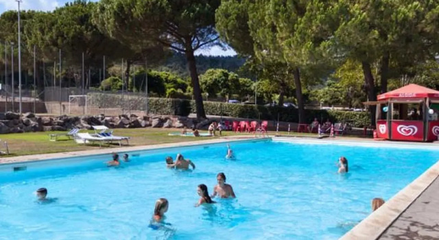 Cozy Mobile Home in Rome With Swimming Pool, Garden, Terrace, Забронировать Дом для отпуска Браччано 