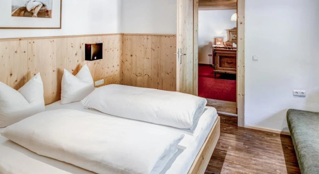 Alpengasthof Zollwirt, Rezerwuj Hotel Hotele w Tyrol z parkingiem, Parking