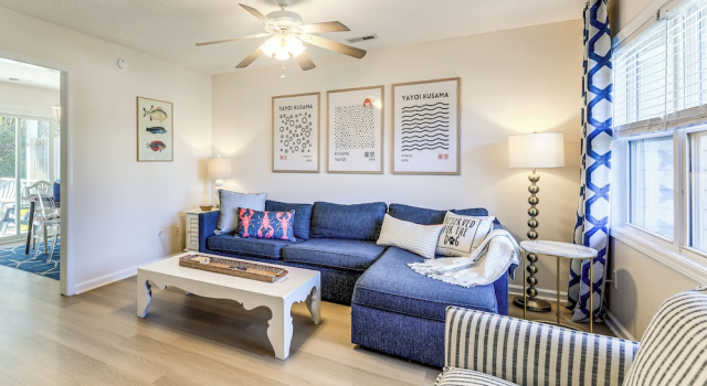 Апартаменты Well-equipped Emerald Isle Townhome: Pets Welcome!