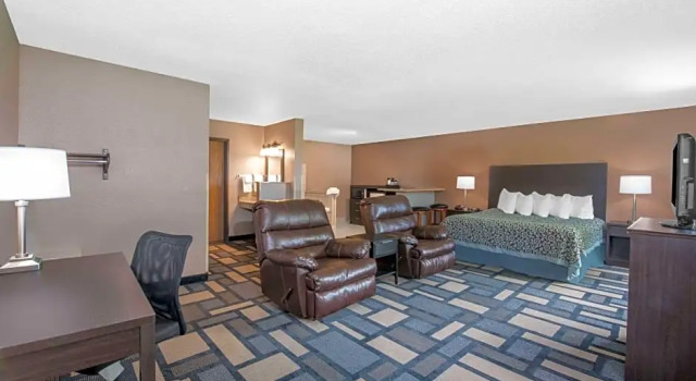 Люкс Days Inn by Wyndham Watertown