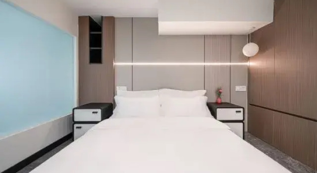 Люкс с 2 комнатами с балконом и с красивым видом из окна Baijue · Designer Sea View Light Residence (Zhanjiang Jinshawan Scenic Area Store)
