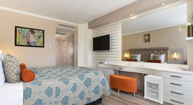 Трёхместный номер Standard с видом на окрестности Orange County Kemer