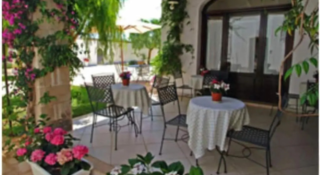 Spacious quadruple room in ancient Masseria near the sea in a quiet olive trees