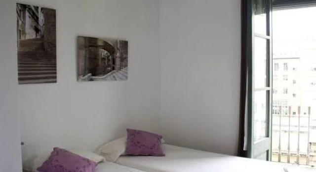 Bed & Breakfast Bells Oficis, Book Hotel Girona Gironès, near Arab Baths Girona